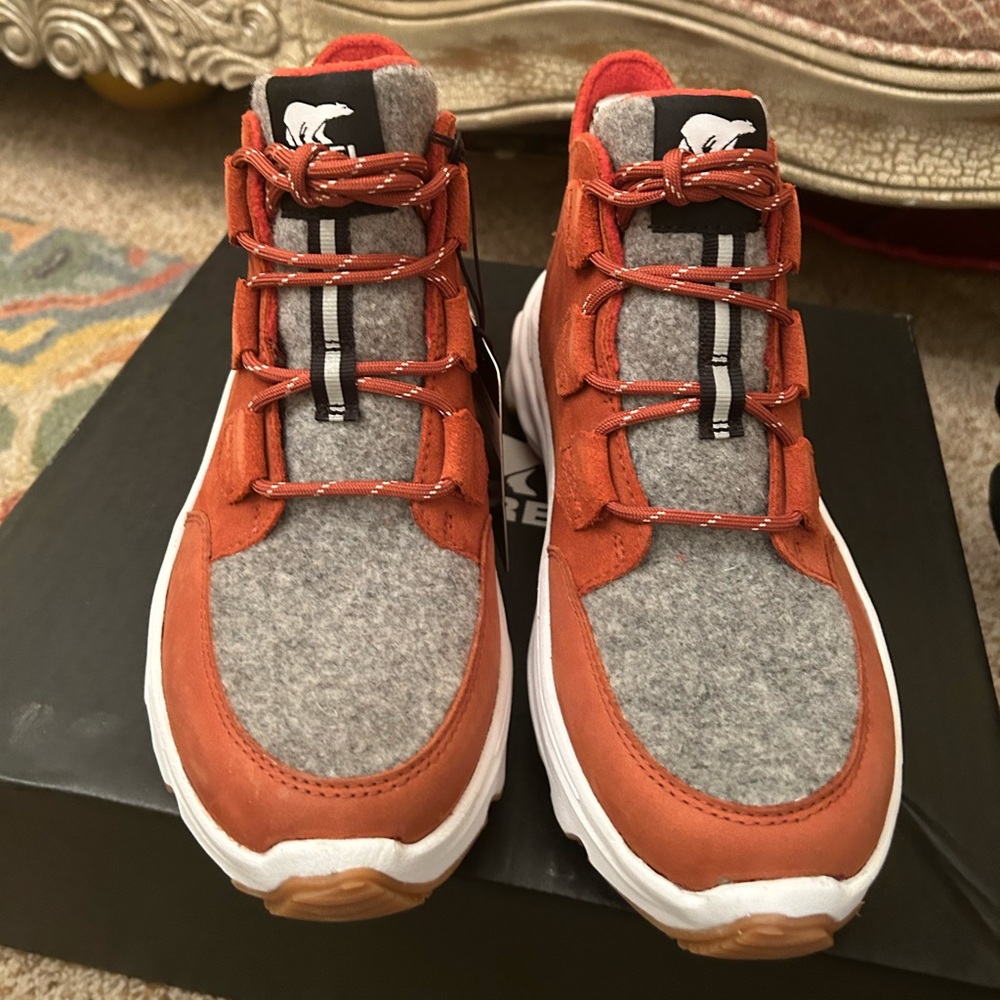 WOMEN'S SOREL KINETIC IMPACT CARIBOU BOOT, Warped Red, Gray. Size 8.5 New In Box